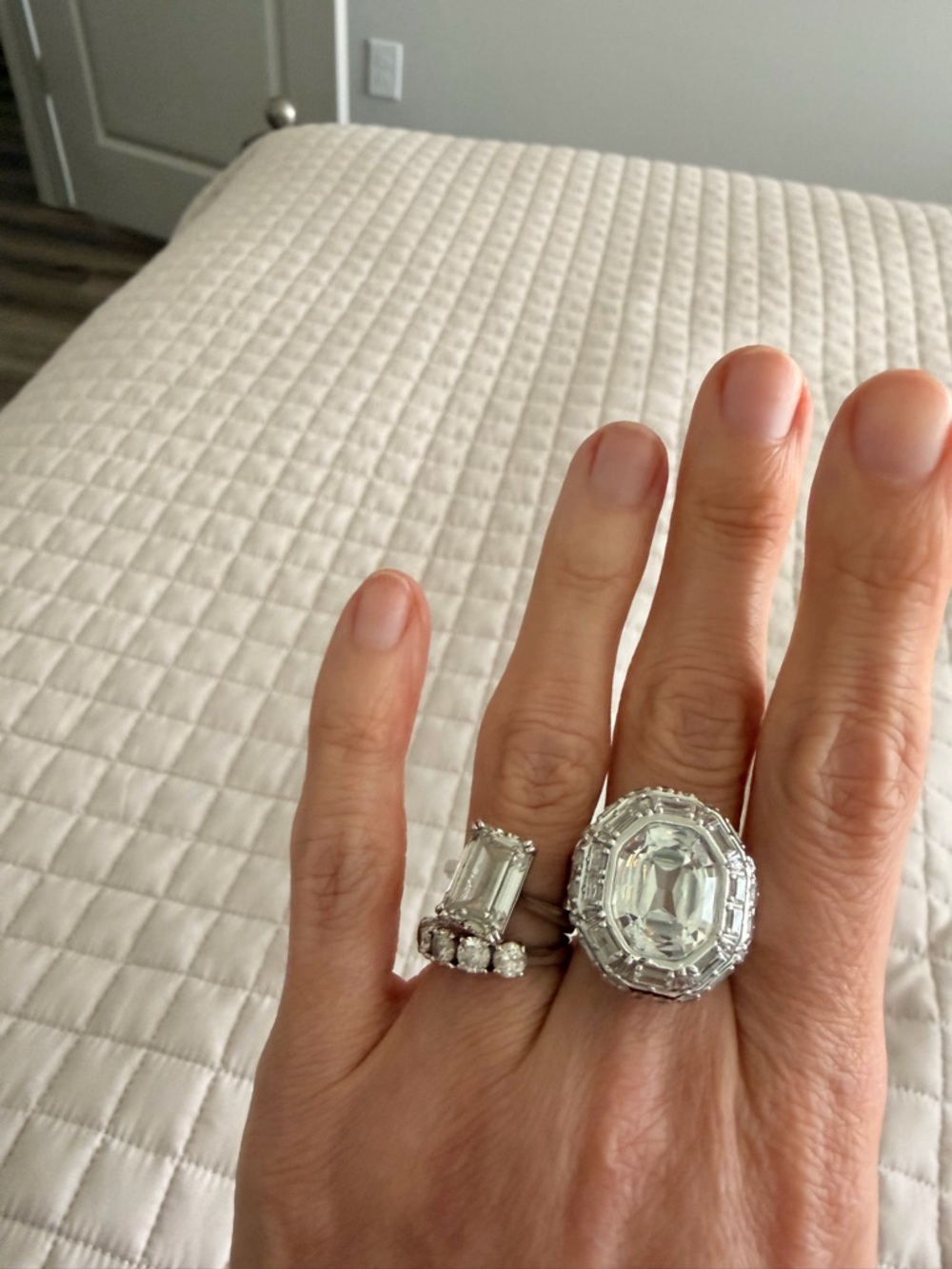 Elegant Silver-Tone White Crystal Cocktail Ring - Picture 4 of 5